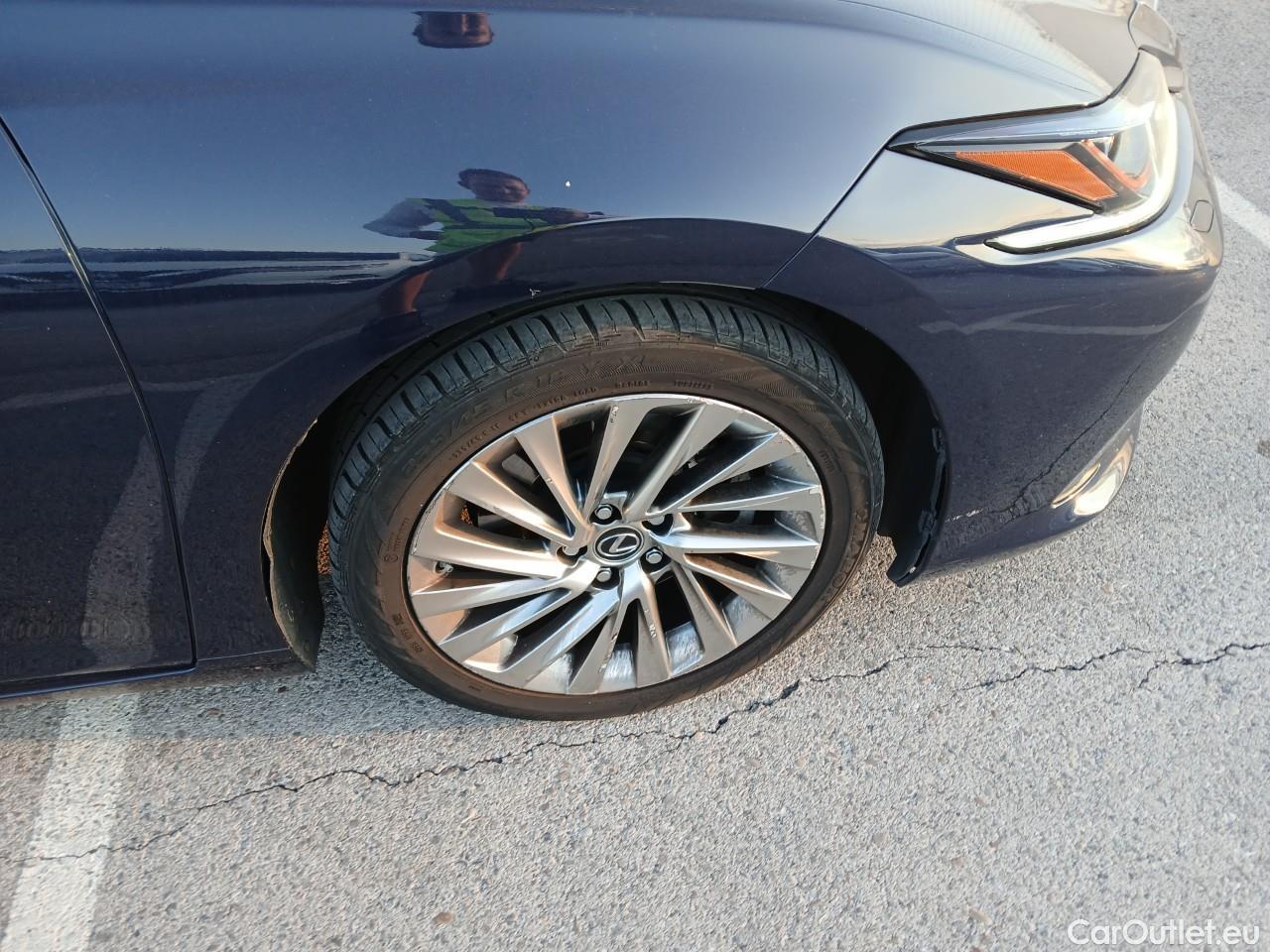  Lexus  ES LEXUS  / 2018 / 4P / sedán 2.5 300h Executive #13