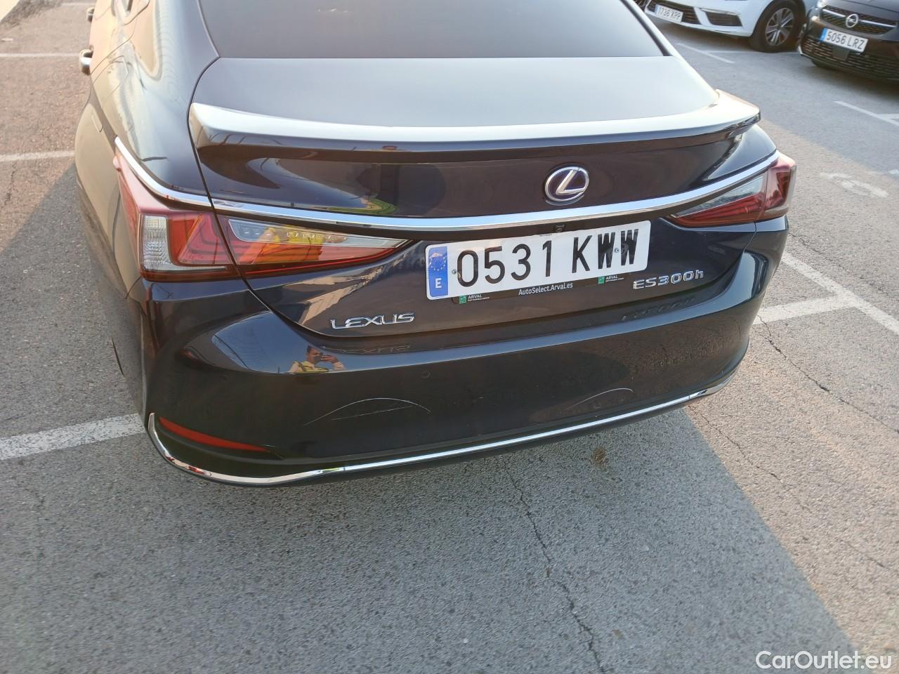  Lexus  ES LEXUS  / 2018 / 4P / sedán 2.5 300h Executive #25