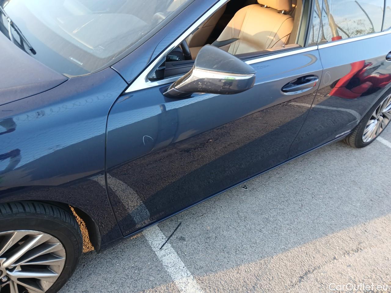  Lexus  ES LEXUS  / 2018 / 4P / sedán 2.5 300h Executive #18