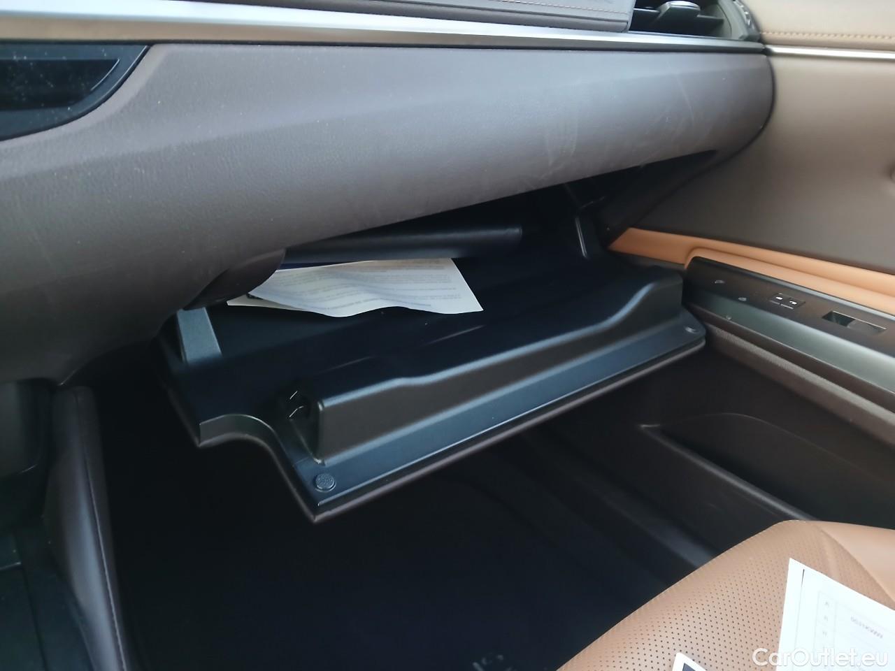  Lexus  ES LEXUS  / 2018 / 4P / sedán 2.5 300h Executive #1