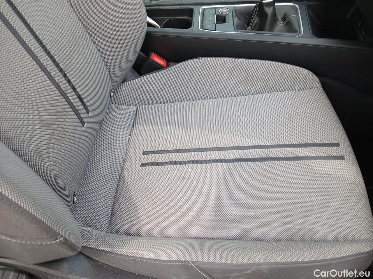  Seat  Leon  Sportstourer Style Go 2.0 TDI 115CV MT6 E6d #8