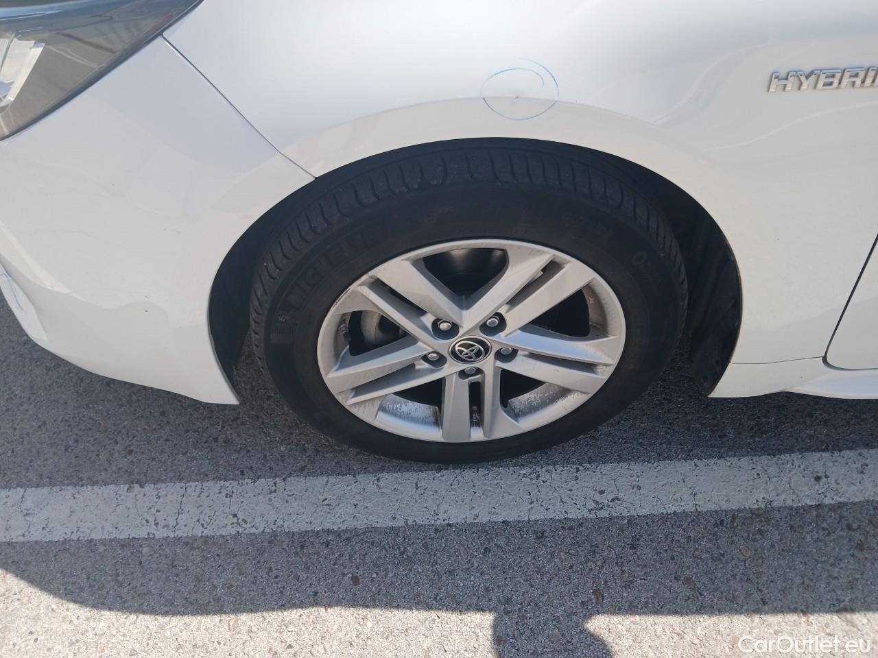  Toyota  Corolla TOYOTA  / 2019 / 5P / familiar 1.8 125H ACTIVE TECH E-CVT TOU SPORT #14