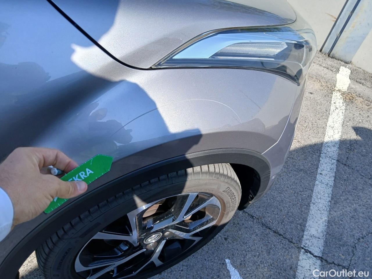  Toyota  C-HR TOYOTA  / 2016 / 5P / todoterreno 1.8 125H Advance (CX) #24