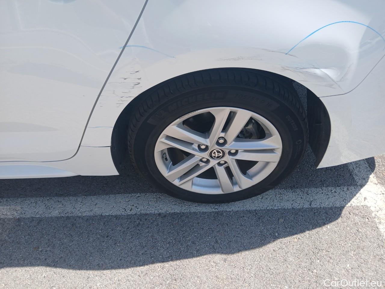 Toyota  Corolla TOYOTA  / 2019 / 5P / familiar 1.8 125H ACTIVE TECH E-CVT TOU SPORT #24