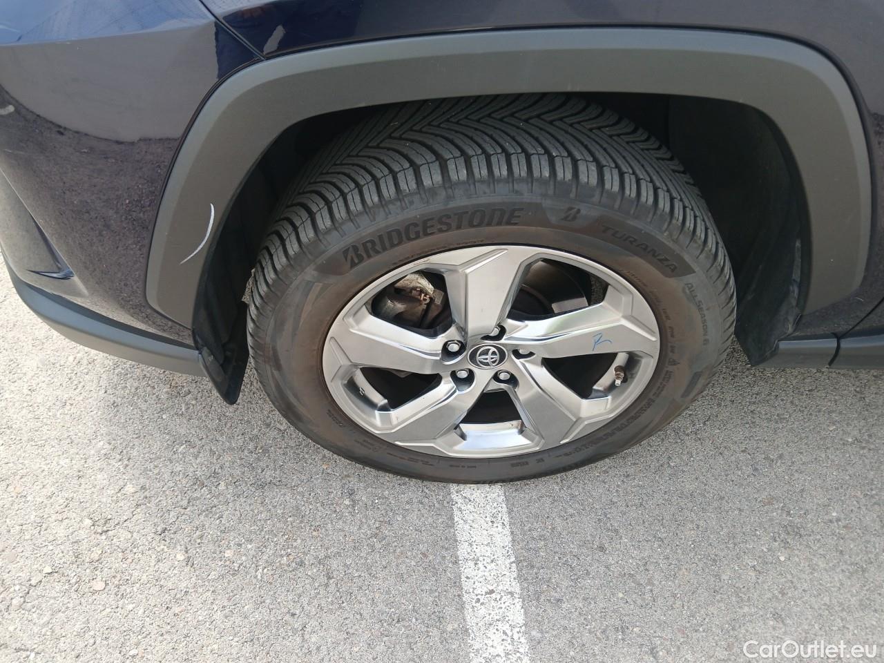  Toyota  RAV4 TOYOTA  / 2018 / 5P / todoterreno 2.5l Advance #18