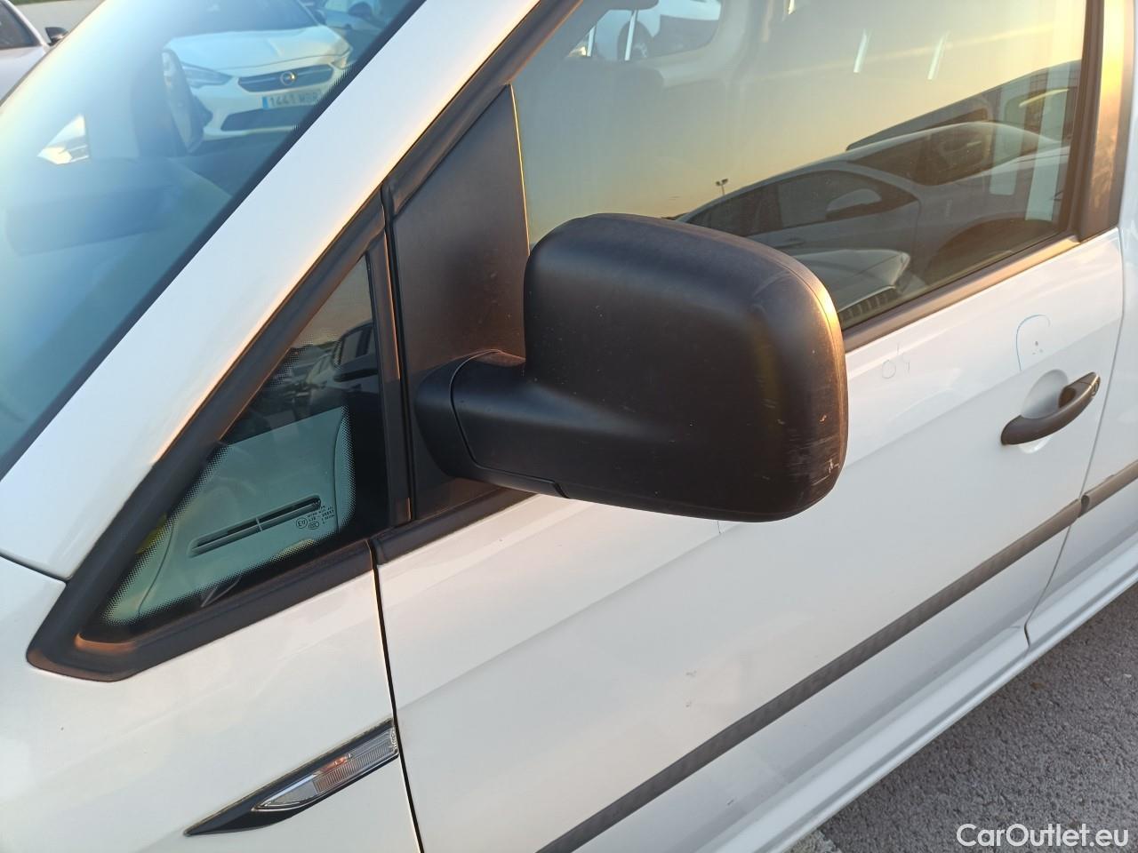  Volkswagen  Caddy VOLKSWAGEN  / 2015 / 4P / combi Profesional Kombi 2.0 TDI 75kW BMT (CX) #17