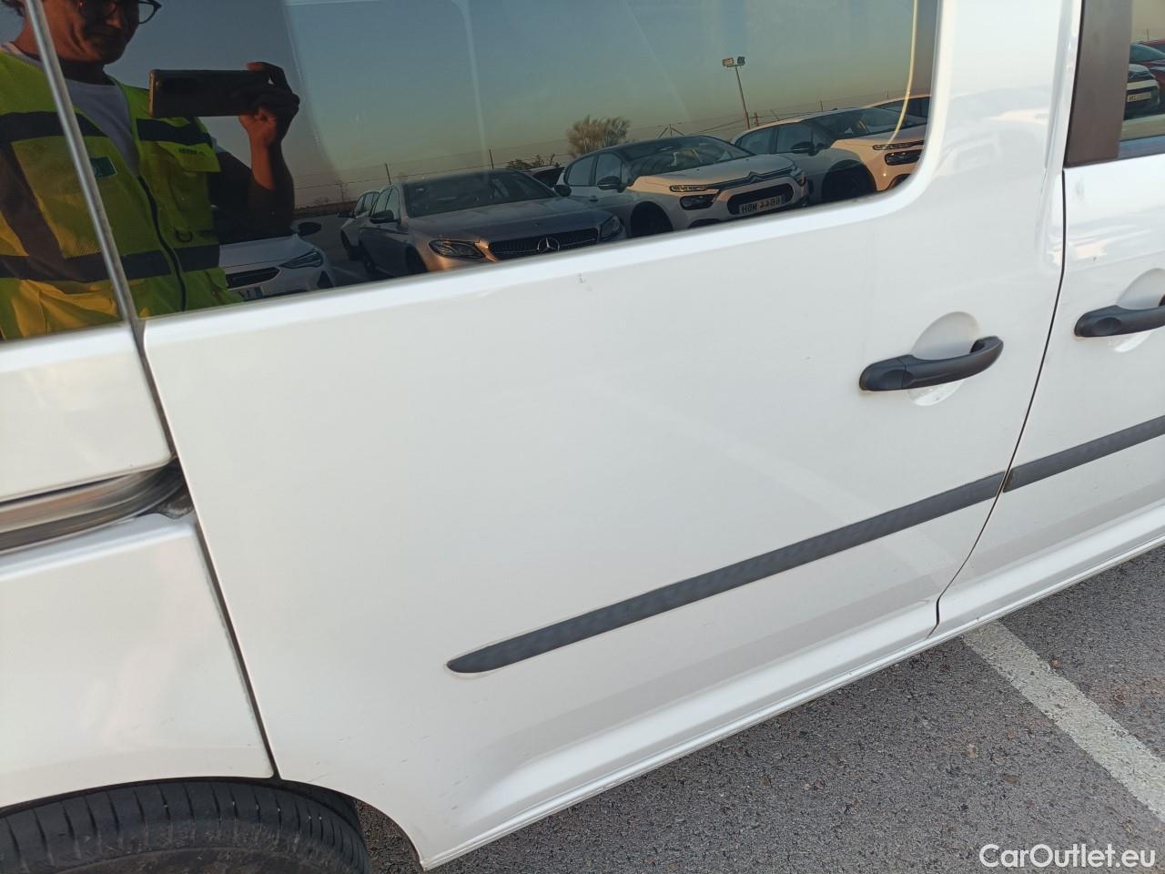  Volkswagen  Caddy VOLKSWAGEN  / 2015 / 4P / combi Profesional Kombi 2.0 TDI 75kW BMT (CX) #33