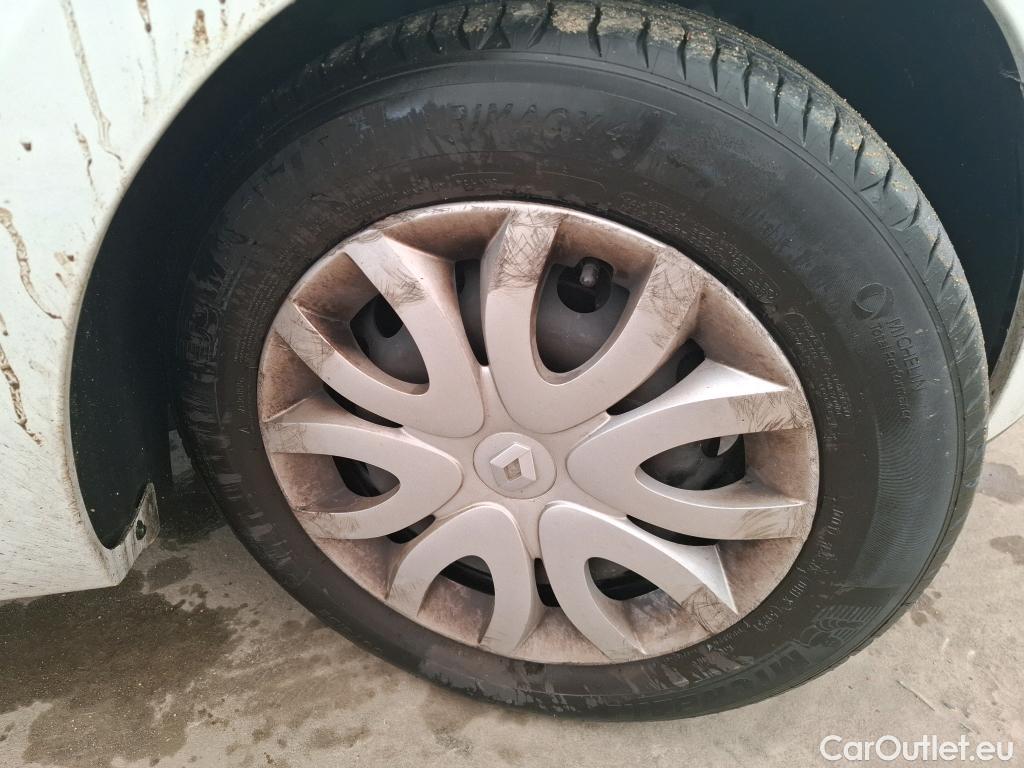  Renault  Clio  IV Air MediaNav 1.5 dCi 75CV BVM5 E6 #15
