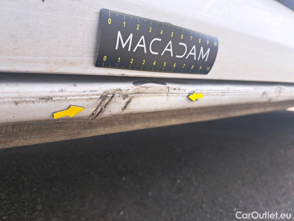  Volkswagen  Crafter  Fourgon Fourgon 35 mittlerer Radstand mit Hochdach FWD 2.0 140CV BVM6 #14