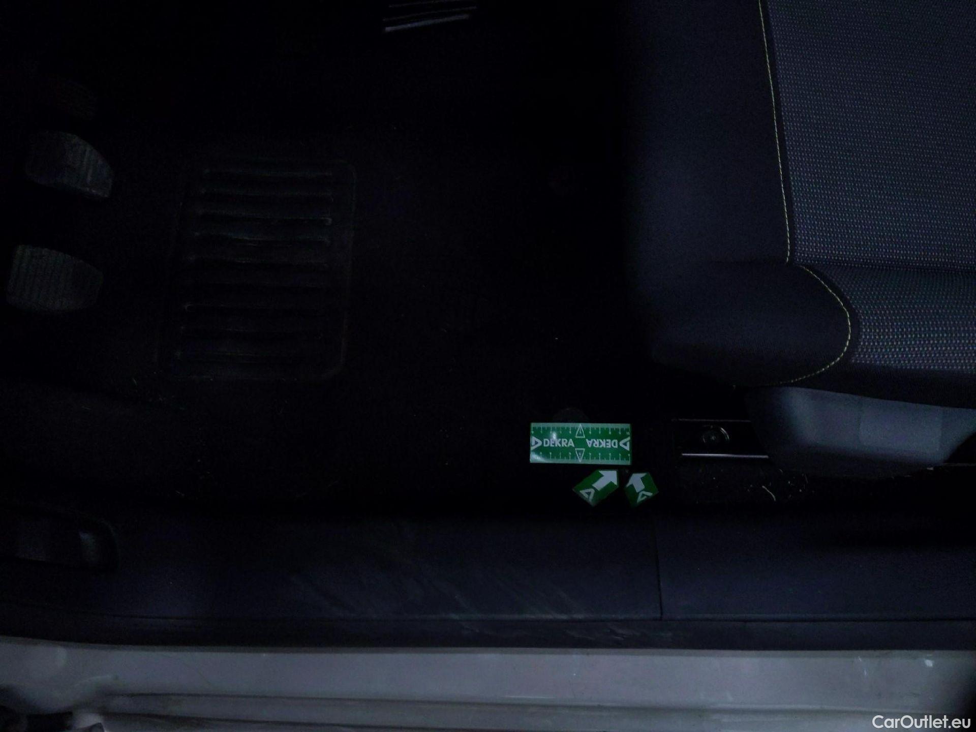  Citroen  C3  Feel Pack 1.2 PureTech 80CV BVM5 E6d #24