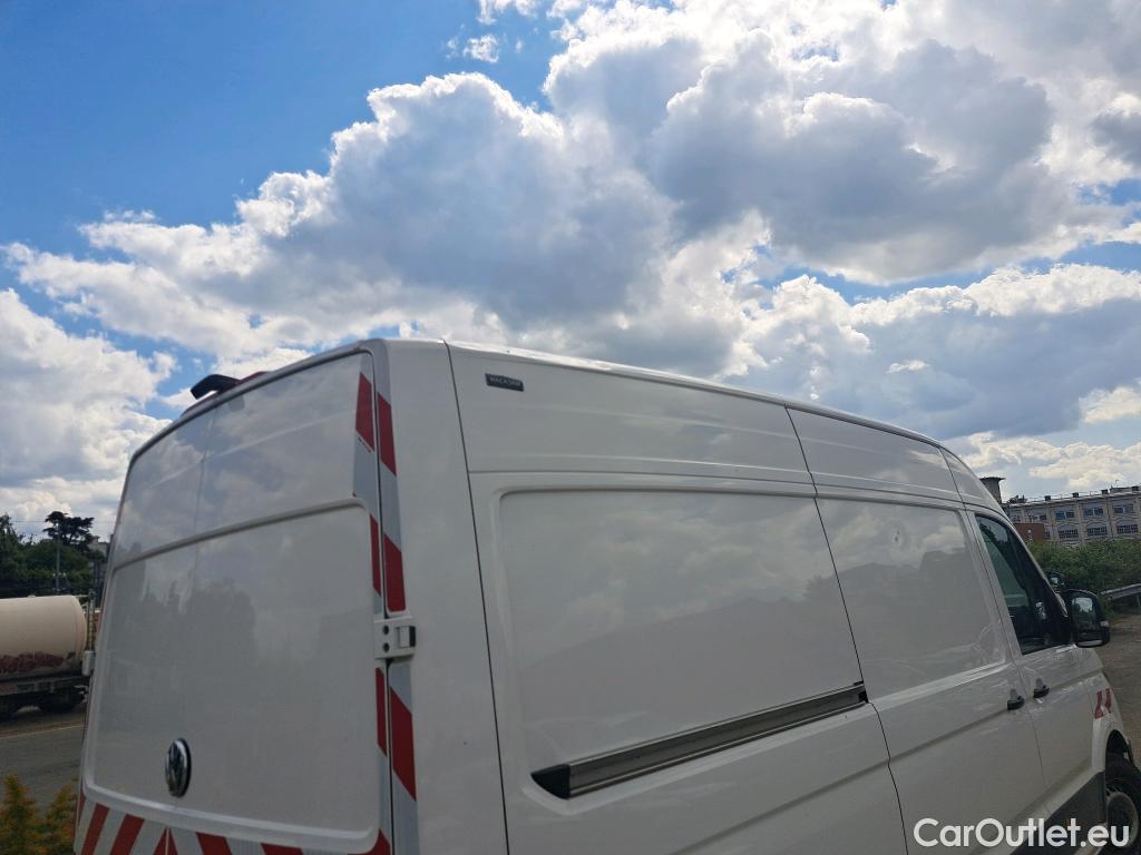  Volkswagen  Crafter  Fourgon Fourgon 35 mittlerer Radstand mit Hochdach FWD 2.0 140CV BVM6 #1