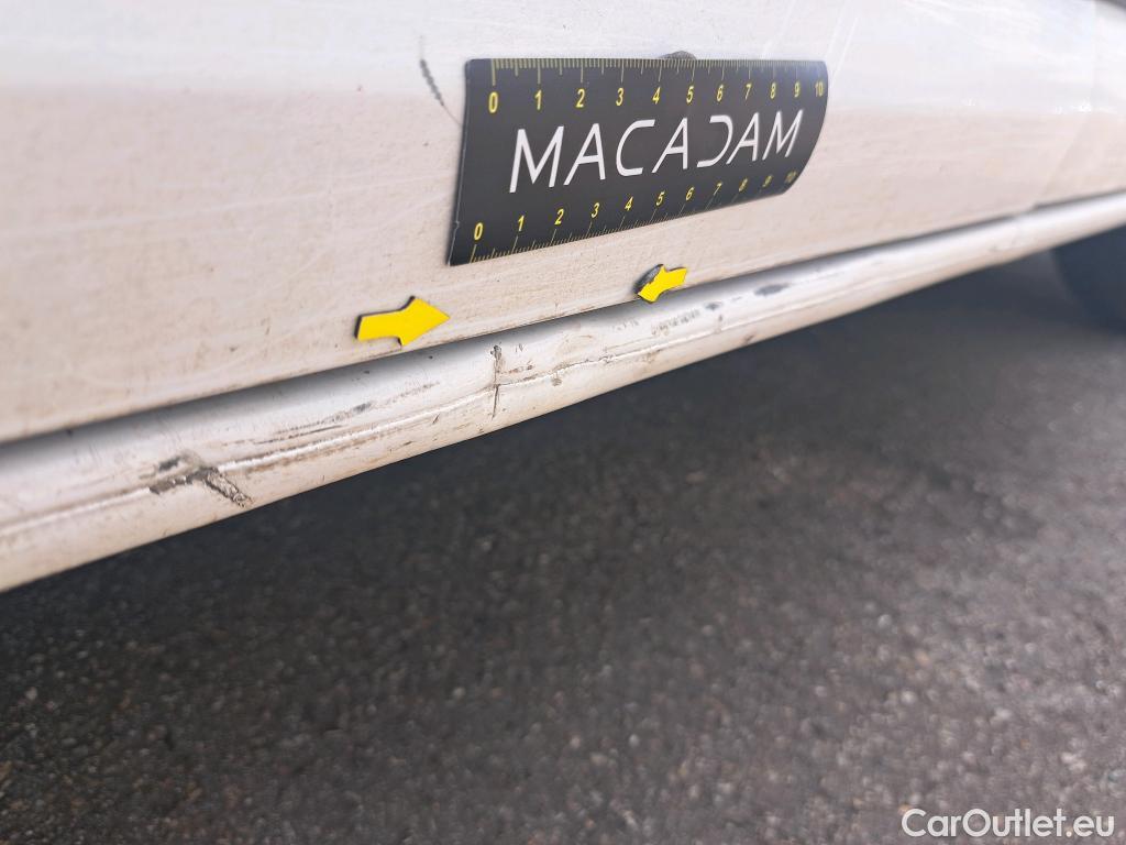  Volkswagen  Crafter  Fourgon Fourgon 35 mittlerer Radstand mit Hochdach FWD 2.0 140CV BVM6 #22