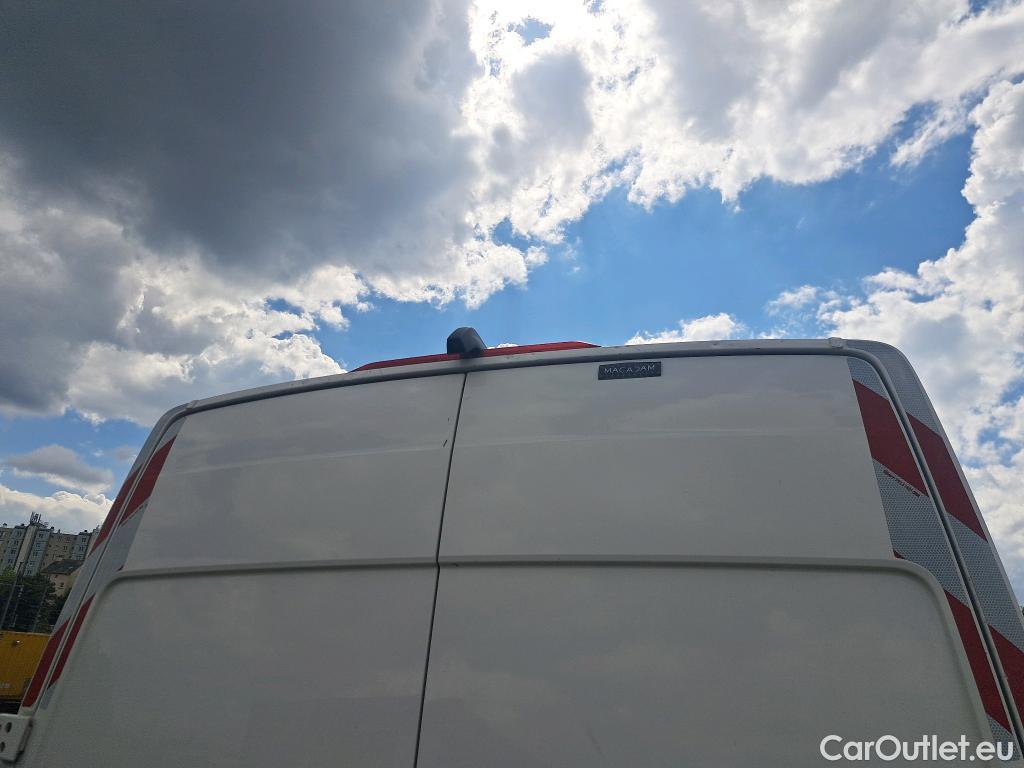  Volkswagen  Crafter  Fourgon Fourgon 35 mittlerer Radstand mit Hochdach FWD 2.0 140CV BVM6 #26