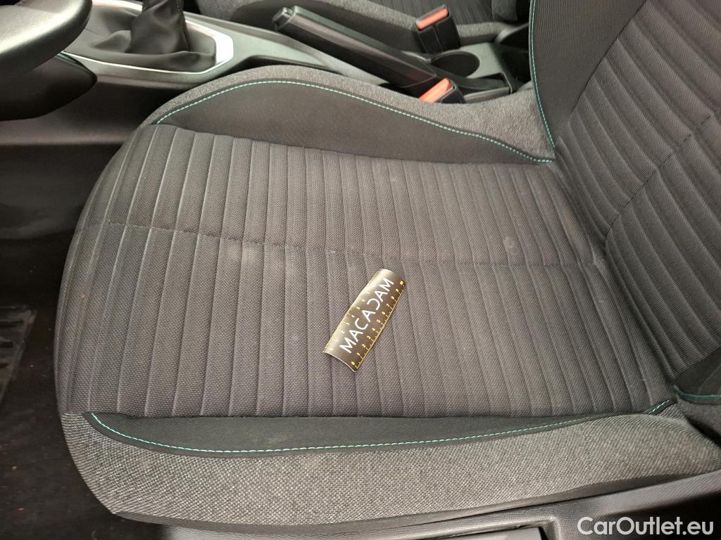  Peugeot  2008 PEUGEOT  / 2019 / 5P / Crossover PureTech 100 S&S Style(SP) #2