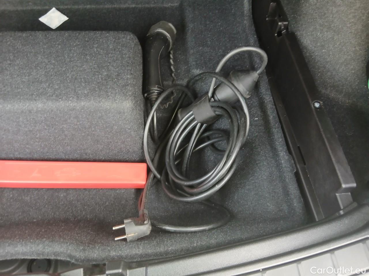  Volvo  XC 40 VOLVO XC40 / 2017 / 5P / todoterreno 1.5 T4 Twin Recharge Inscription Ex Auto #2