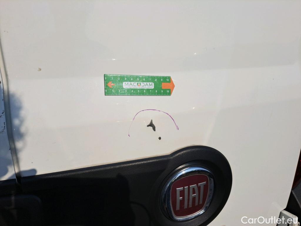  Fiat  Doblo FIAT Doblò Cargo/2015/4P/furgón derivado de turismo Cargo SX 1.3 Mjet 70 kW (95 CV) #17