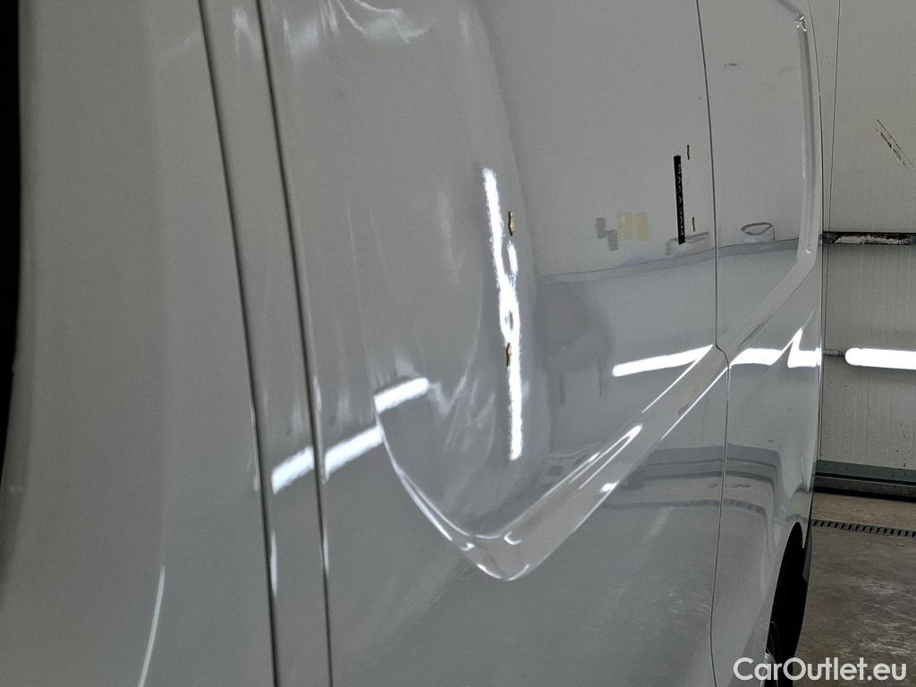  Renault  Trafic  III Fourgon L2H1 3T Confort 2.0 dCi 130CV BVM6 E6d #13