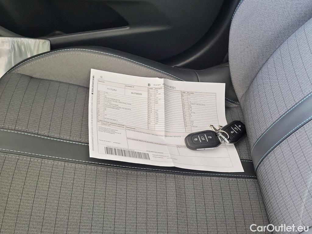  Peugeot  2008  Allure Pack 1.2 PureTech 130CV AT8 E6d #5