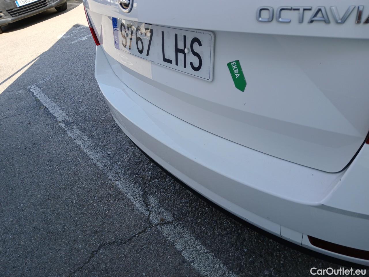  Skoda  Octavia SKODA  / 2016 / 5P / familiar Combi 1.6 TDI CR 85KW (115CV) Ambition #19