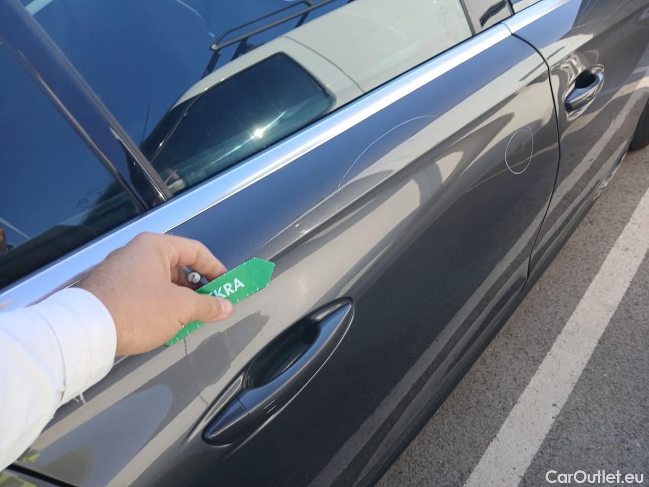  Peugeot  508 PEUGEOT  / 2018 / 5P / berlina con portón  5P Business Line BlueHDi 130 EAT8 (AC) #25