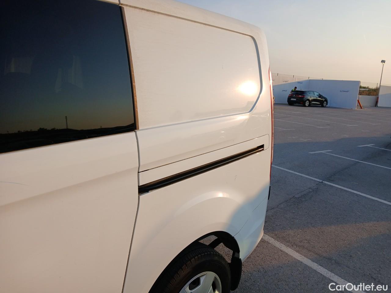  Ford  Transit  Custom Combi / Tourneo Custom 320 L1 Trend 2.0 TDCi 130CV MT6 E6dT #10