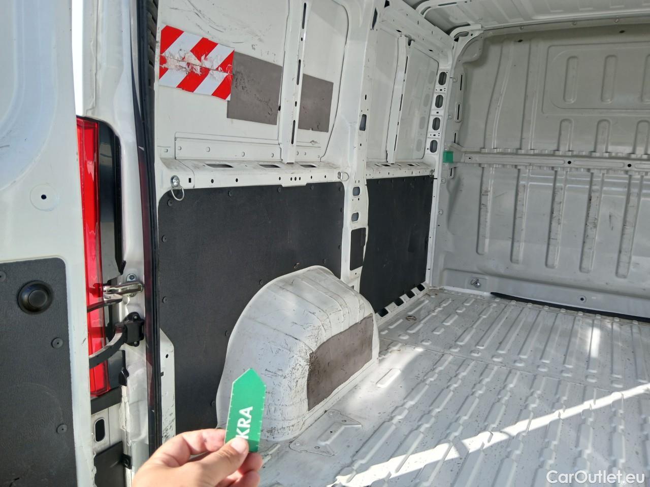  Peugeot  Boxer  Furgón 330 L1H1 Premium BlueHDi 120 Stop&Start HDi #2