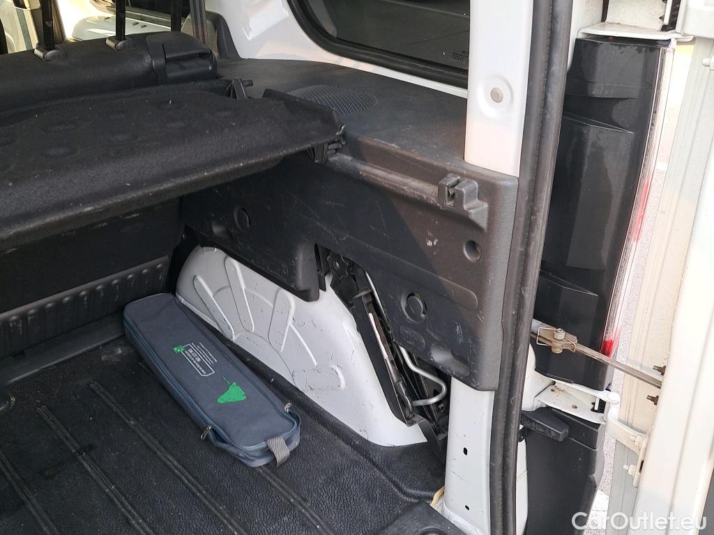  Renault  Kangoo  II Profesional 1.5 dCi 70CV MT5 E4 #13
