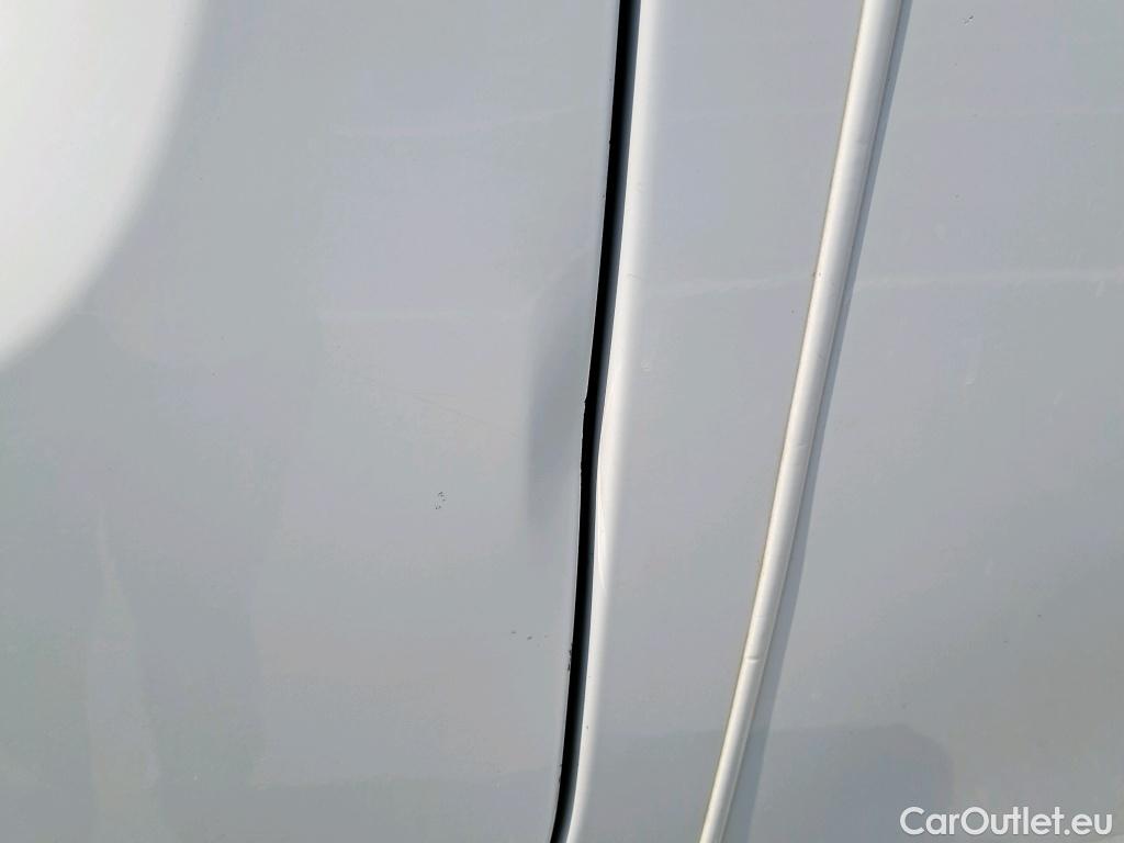  Renault  Trafic RENAULT  / 2019 / 4P / furgón Furgón 27 L1H1 Energy BluedCi 88 kW (AC) #12