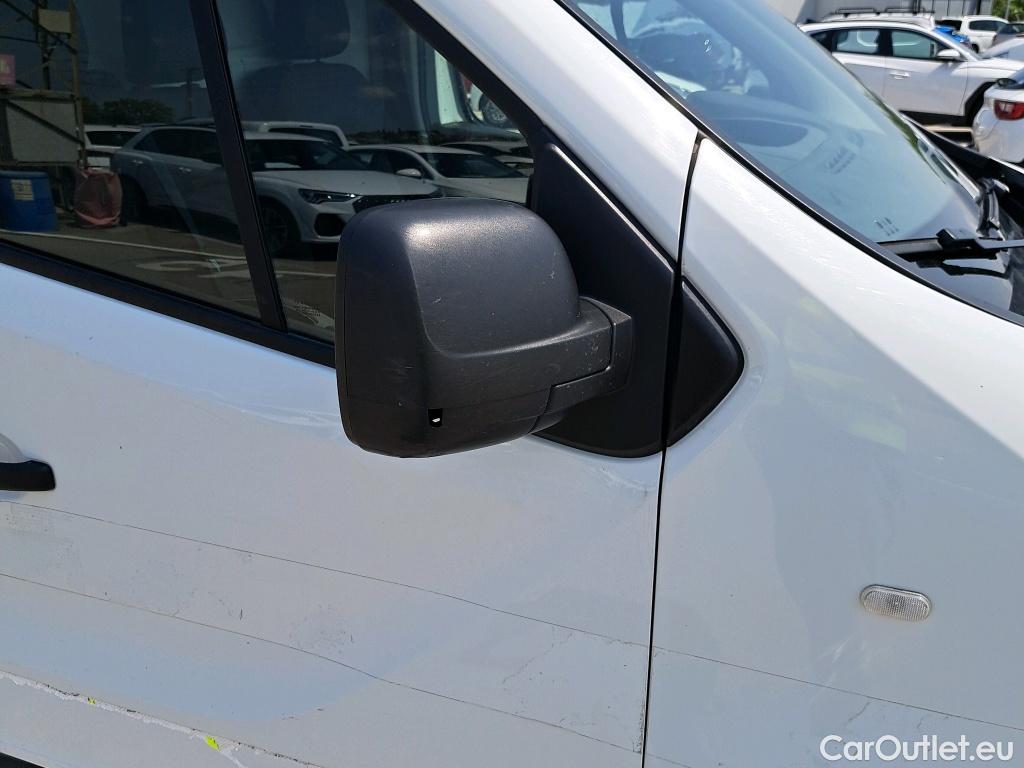  Renault  Trafic RENAULT  / 2019 / 4P / furgón Furgón 27 L1H1 Energy BluedCi 88 kW (AC) #1