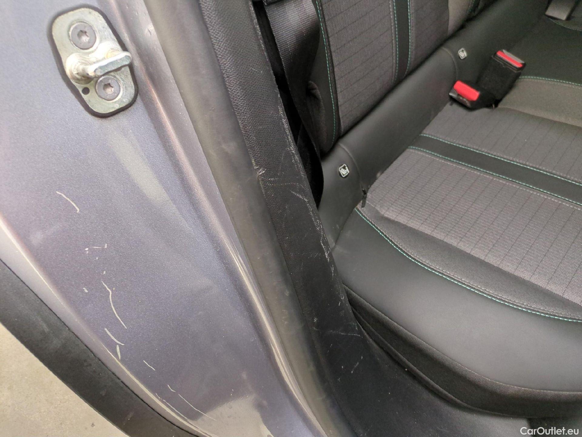  Peugeot  2008  Allure 1.5 HDi 130CV BVA8 E6d #44