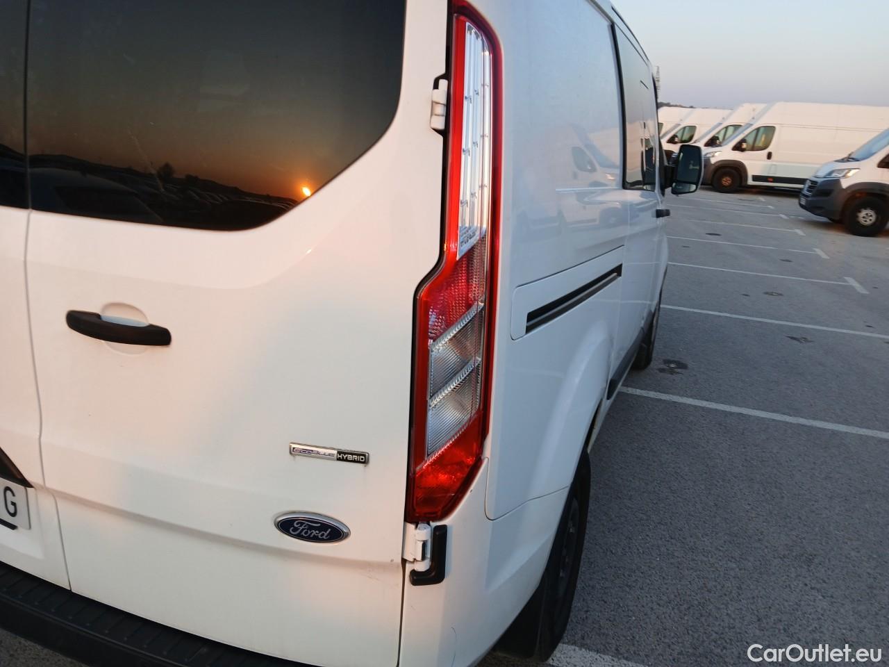  Ford  Transit  Custom Combi / Tourneo Custom 320 L1 Trend 2.0 TDCi 130CV MT6 E6dT #13