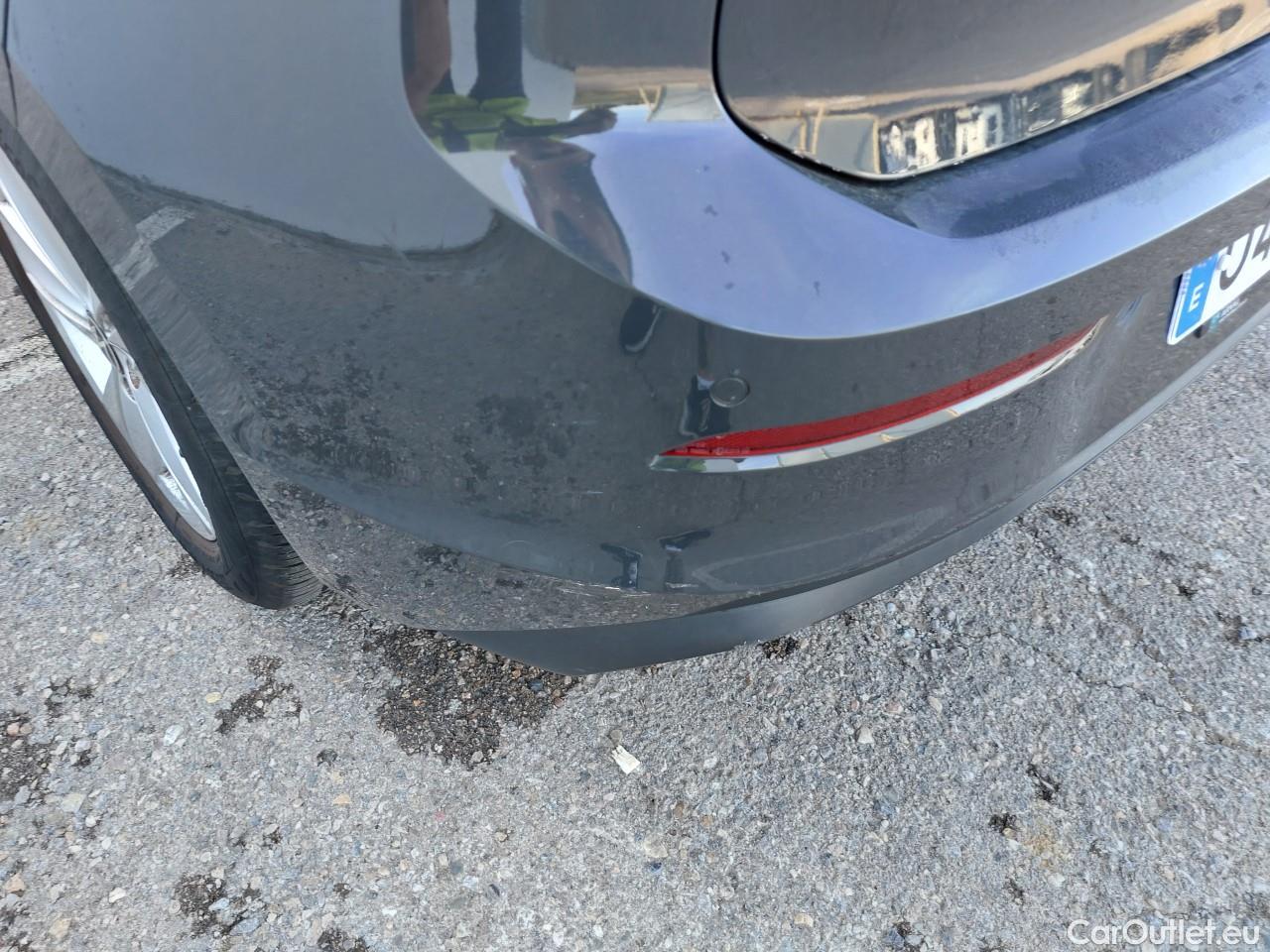  Volkswagen  Golf  VIII Berlina Life eTSI 1.0 TSI 110CV AT7 E6d #5