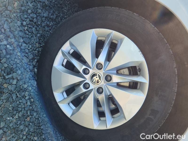  Skoda  Octavia  Lim. (NX3)(2020)  1.5TSI 110 Ambition 5d #10