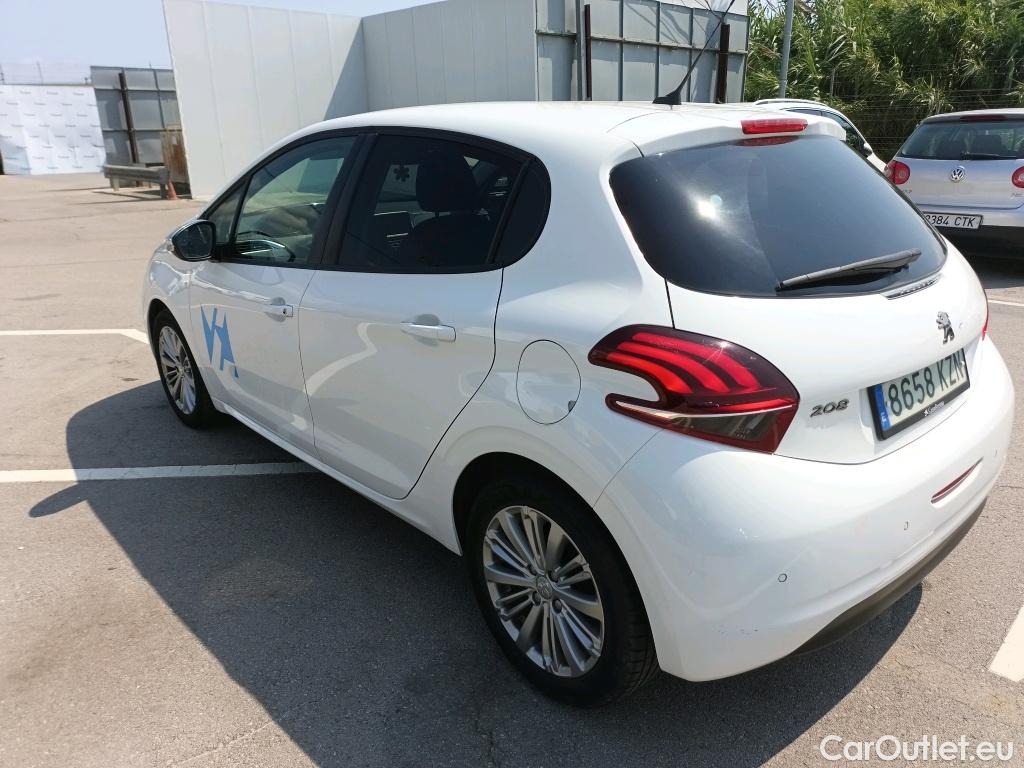  Peugeot  208 PEUGEOT  / 2015 / 5P / berlina con portón 5P Signature 1.2L PureTech 60KW (82CV) #1