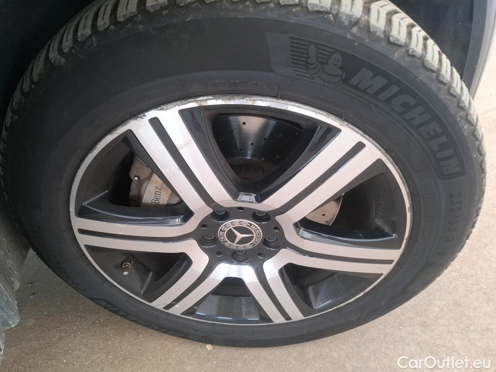  Mercedes  G-Klasee MERCEDES-BENZ GLC / 2019 / 5P / SUV 2.0 GLC 300 DE BUSINESS LINE 4MATIC #18