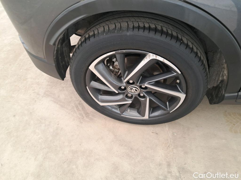  Toyota  C-HR TOYOTA  / 2016 / 5P / SUV 2.0 HYBRIDE 184 GRAPHIC #42