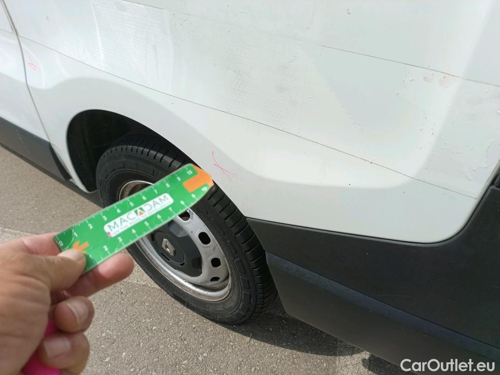  Renault  Trafic RENAULT  / 2019 / 4P / furgón Furgón 27 L1H1 Energy BluedCi 88 kW (AC) #4