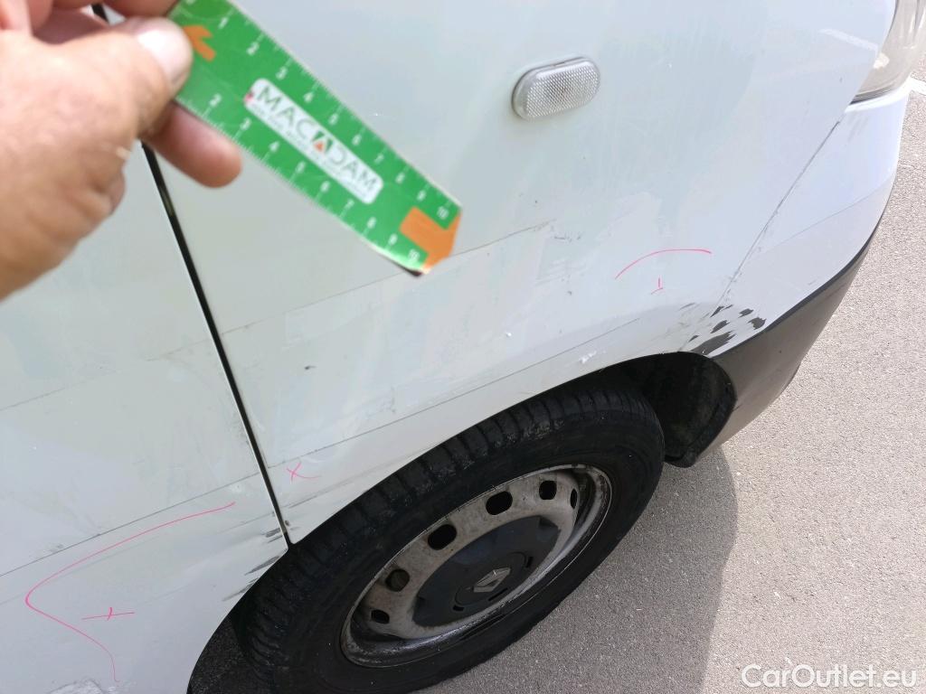  Renault  Trafic RENAULT  / 2019 / 4P / furgón Furgón 27 L1H1 Energy BluedCi 88 kW (AC) #26