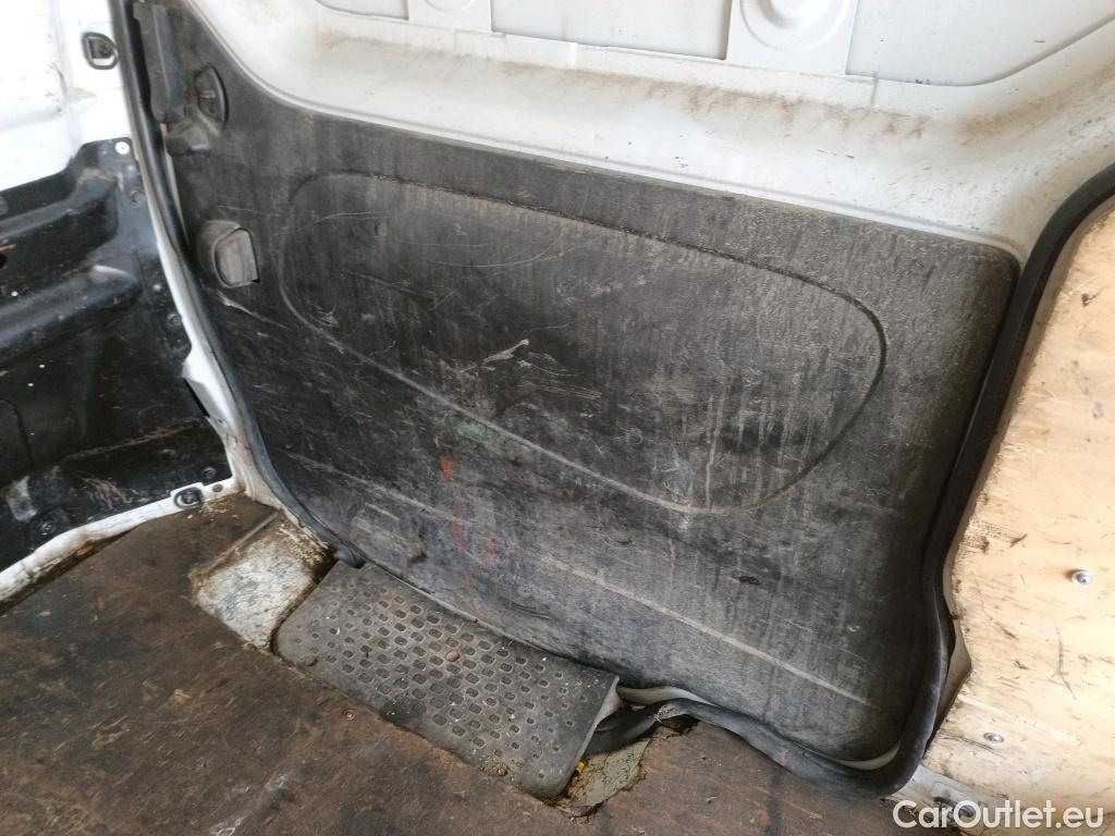  Renault  Trafic RENAULT  / 2019 / 4P / furgón Furgón 27 L1H1 Energy BluedCi 88 kW (AC) #38