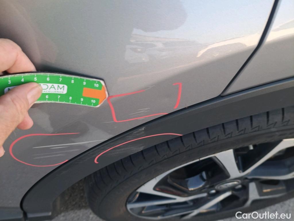 Toyota  C-HR TOYOTA  / 2019 / 5P / todoterreno 2.0 180H GR Sport #4