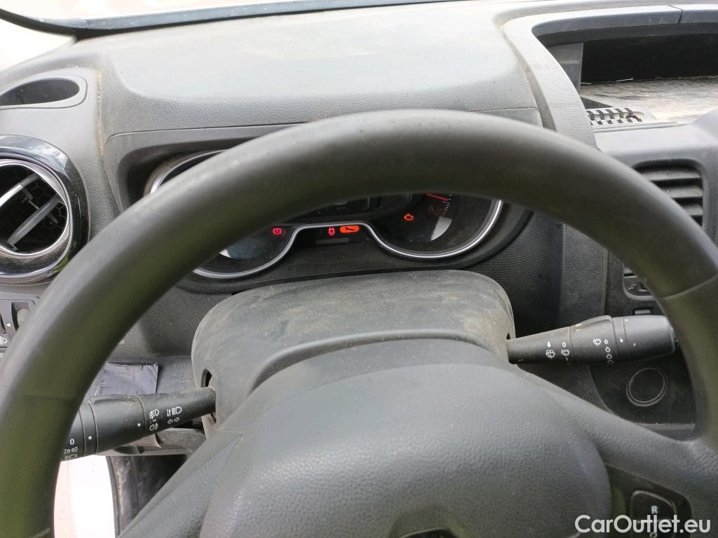  Renault  Trafic RENAULT  / 2019 / 4P / furgón Furgón 27 L1H1 Energy BluedCi 88 kW (AC) #45