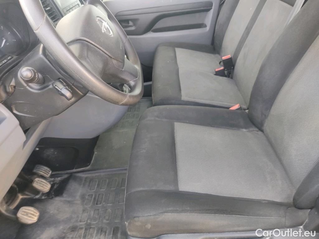  Opel  Vivaro OPEL  / 2019 / 4P / combi 1.5 Diésel 88kW (120CV) L Std Express #28