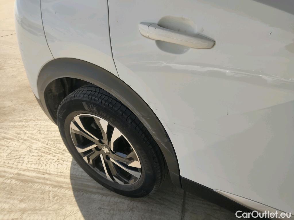  Peugeot  2008  Allure Pack 1.2 PureTech 130CV AT8 E6d #18