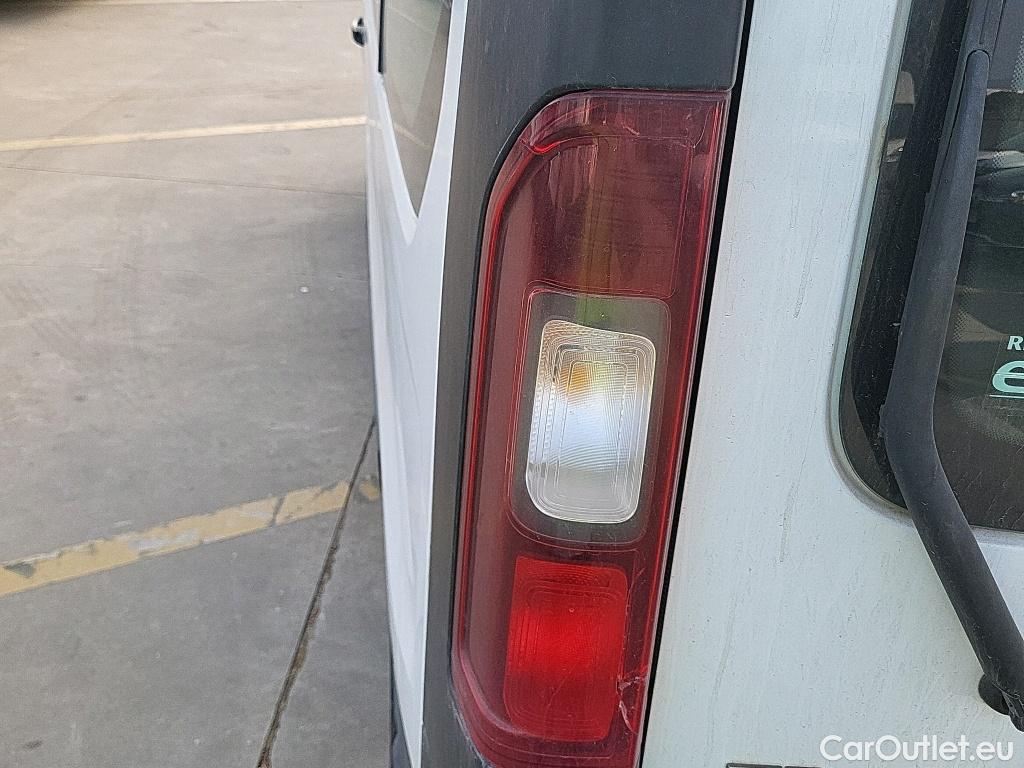  Renault  Trafic  III Combi Combi 9 L1H1 2 8t (8/9 plazas) 1.6 dCi 125CV MT6 E6 #17