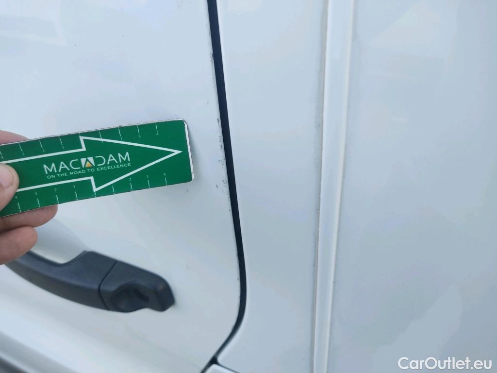  Renault  Trafic RENAULT  / 2021 / 4P / furgón Furgón L2H1 Blue dCi 96 Kw (130 CV) CUA #42