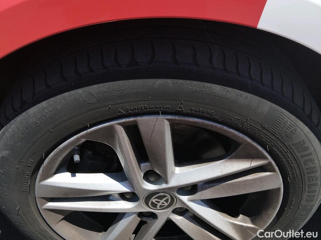  Toyota  Corolla TOYOTA  1.8 125H ACTIVE TECH E-CVT #21
