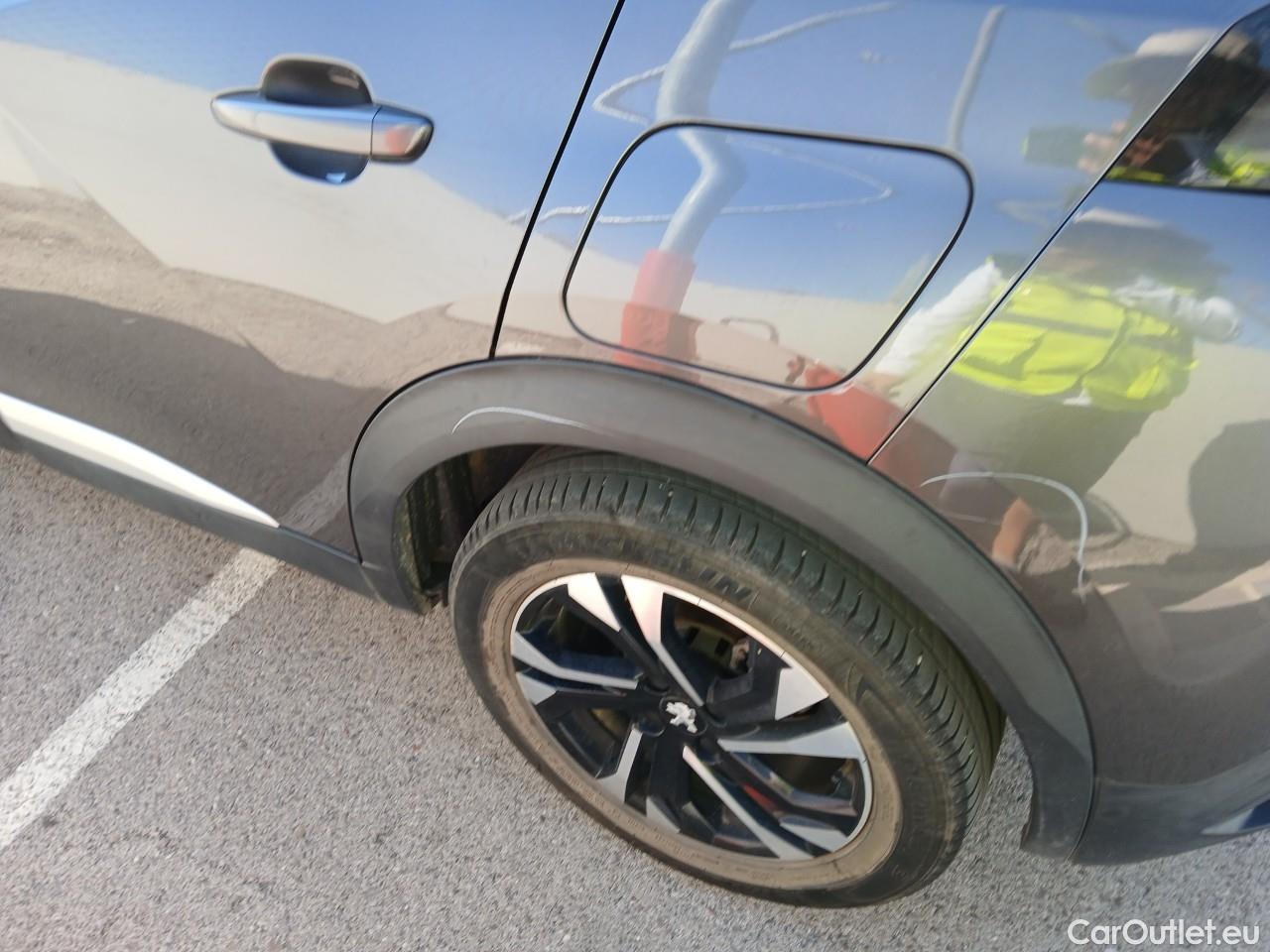  Peugeot  2008  Allure Pack 1.2 PureTech 130CV AT8 E6d #16