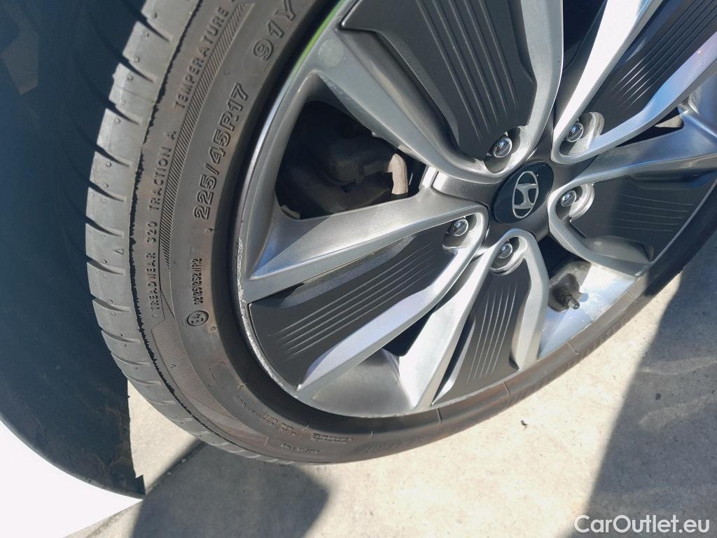 Hyundai   Ioniq HYUNDAI / 2016 / 5P / berlina con portón 1.6 GDI HEV Tecno DCT (AC) #2