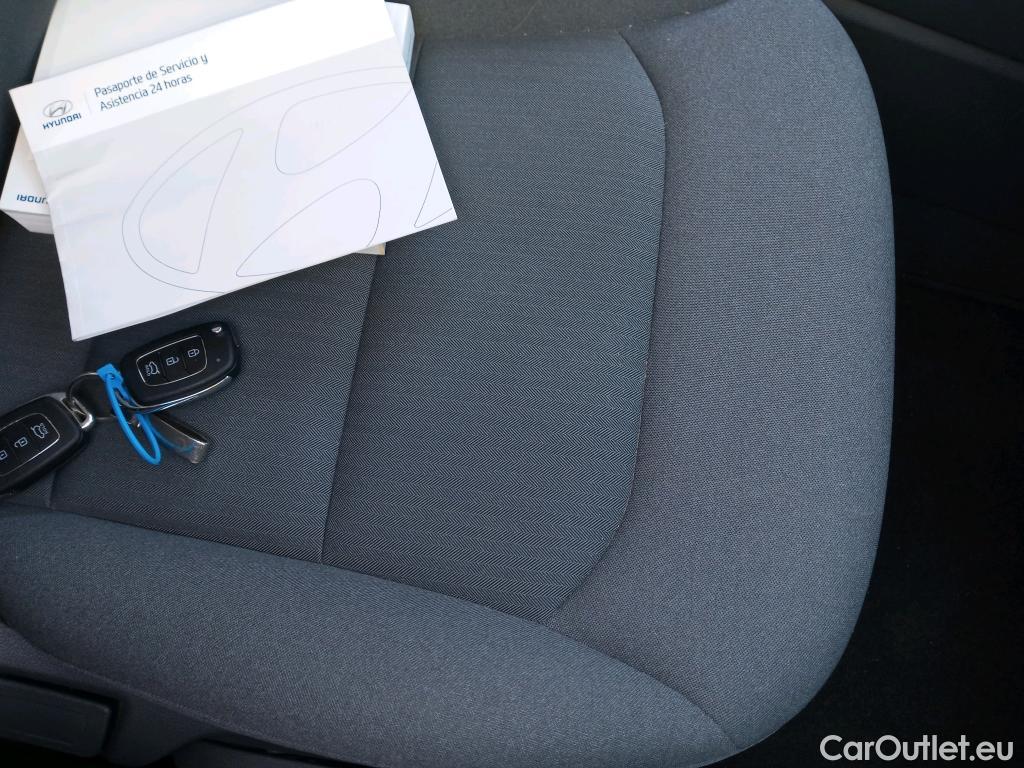  Hyundai   Ioniq HYUNDAI / 2019 / 5P / berlina con portón 1.6 GDI PHEV Klass DCT #30