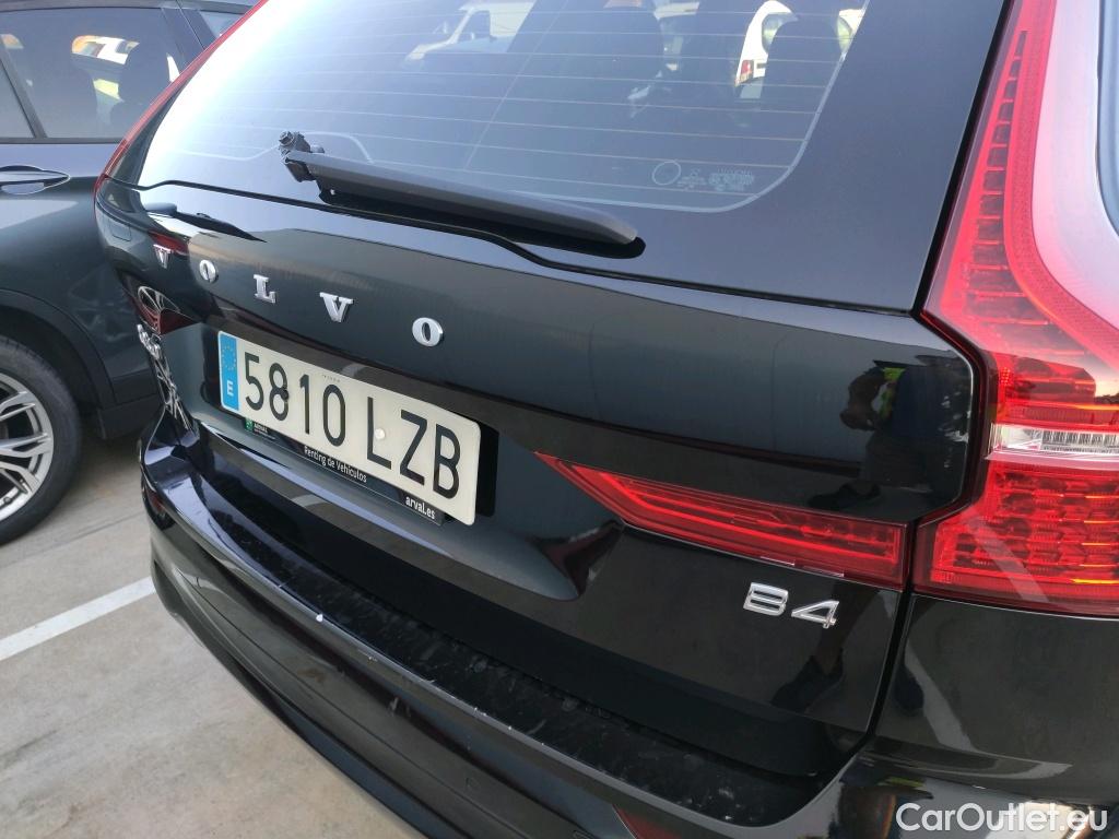  Volvo  XC60  Momentum AWD 2.0 T5 250CV AT8 E6dT #1
